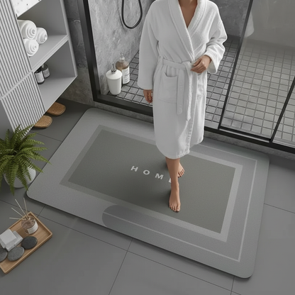 Femme peignoir tapis gris clair