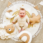Tapis boho doré - bébé overhead