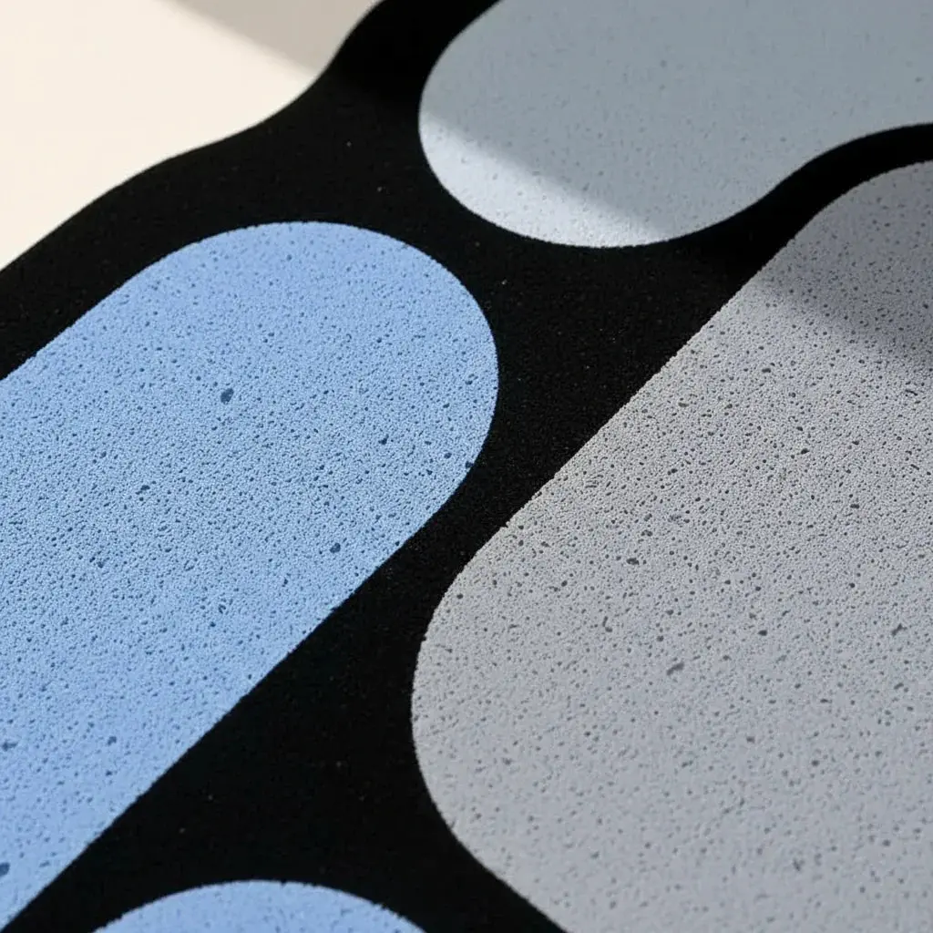 Tapis de sol en diatomées bleu absorbant pour une salle de bain moderne