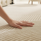 Tapis Wabi-sabi beige élégant pour une décoration intérieure chic avec rayures élégantes