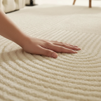 Tapis Wabi-sabi beige rayé au style unique et authentique